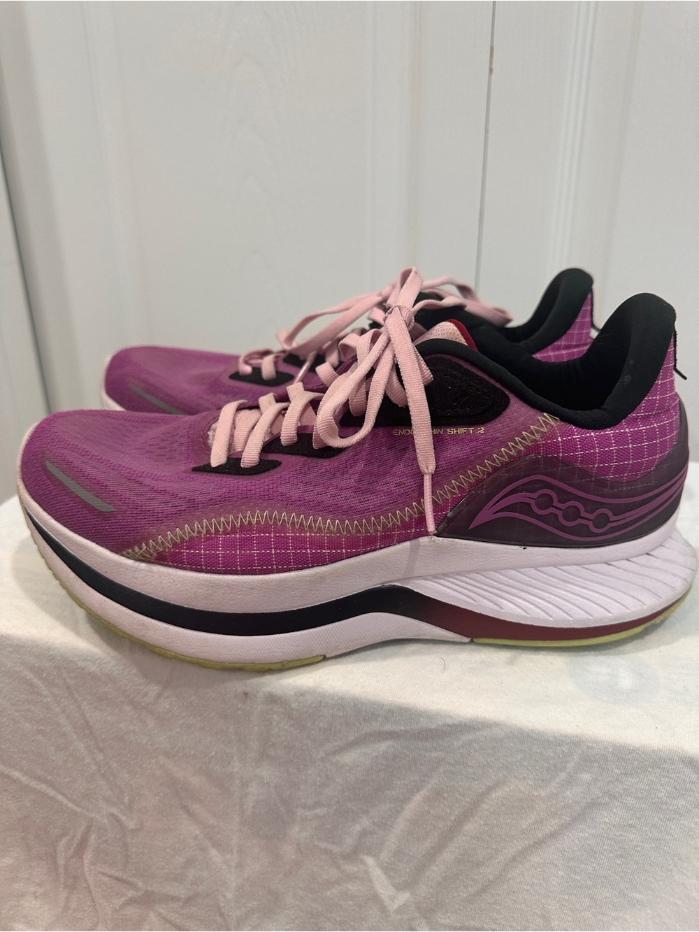 Saucony Endorphin Shift 2 Razzle/Limelight Women’s Mesh Lace-Up Low Top